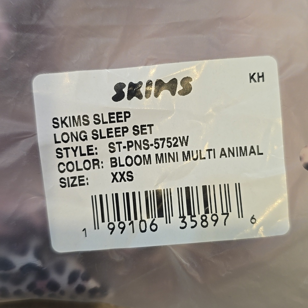 SKIMS Sleep Long Sleeve Button Up Set - Bloom Mini Multi Animal Print - Picture 7 of 12